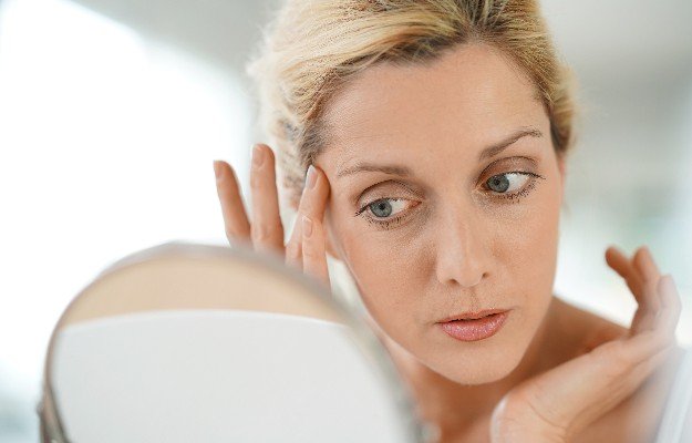 woman looking in the mirror worrying about her wrinkles | New Approach To Eliminating Senescent Cells