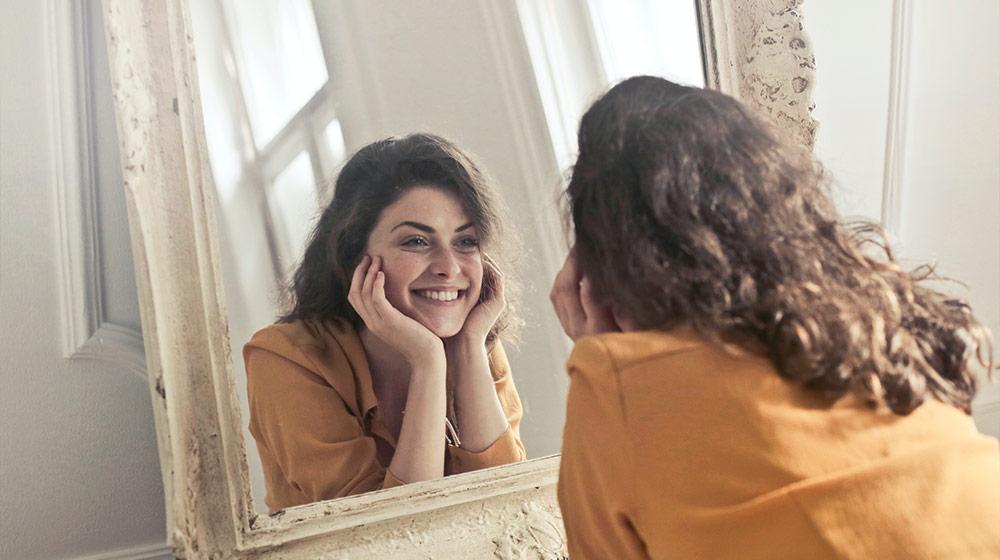 photo-of-woman-looking-at-the-mirror-Biological-AgeTest-Know-Your-True-Age-and-Reverse-the-Clock